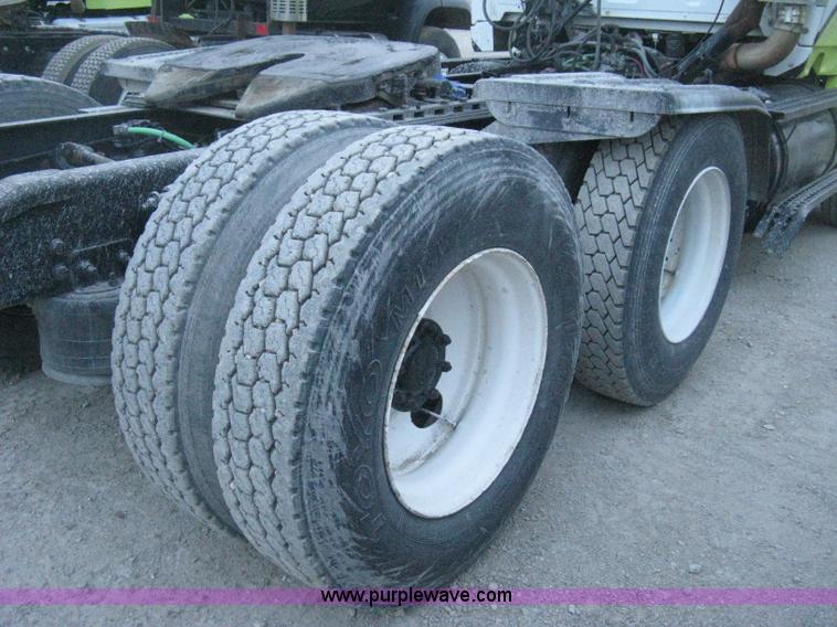 image for item E3303 2000 Sterling A9500 semi truck