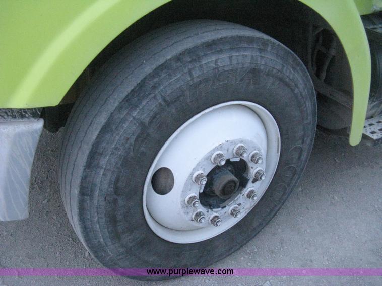 image for item E3303 2000 Sterling A9500 semi truck