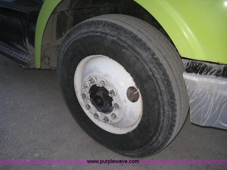 image for item E3303 2000 Sterling A9500 semi truck