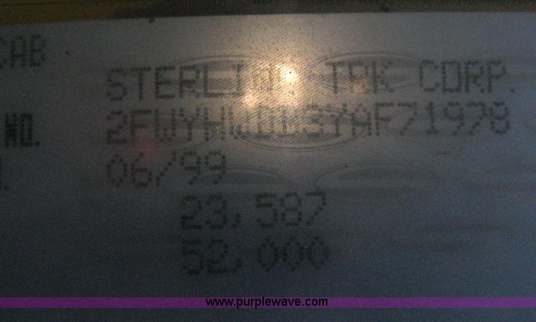 image for item E3303 2000 Sterling A9500 semi truck