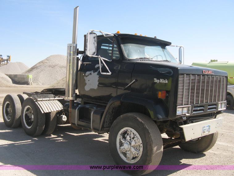 image for item E3304 1982 GMC TopKick semi truck