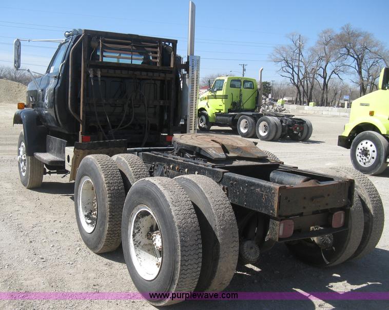 image for item E3304 1982 GMC TopKick semi truck