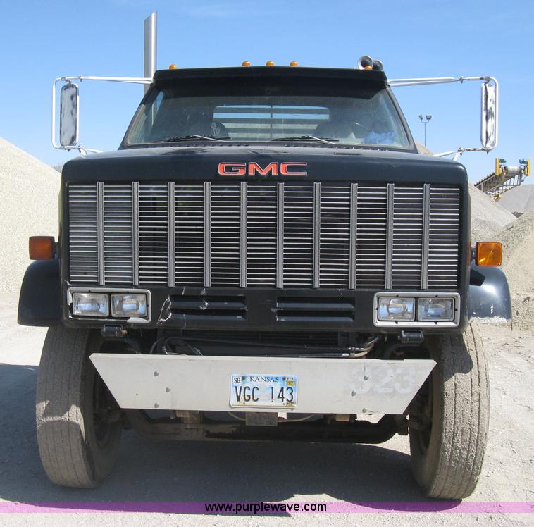 image for item E3304 1982 GMC TopKick semi truck