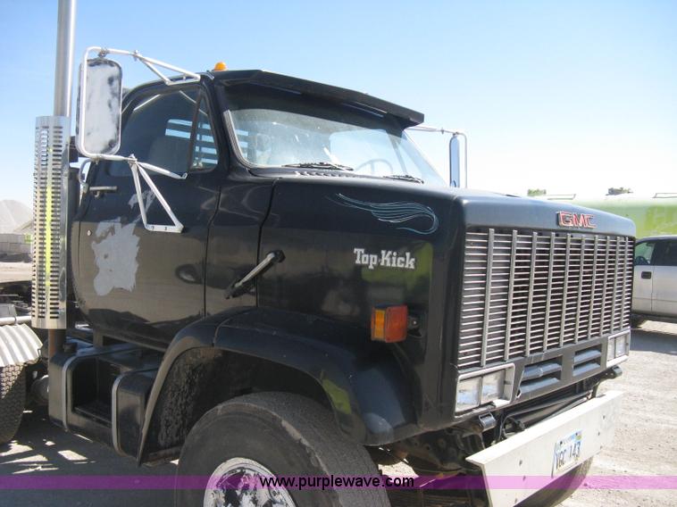 image for item E3304 1982 GMC TopKick semi truck