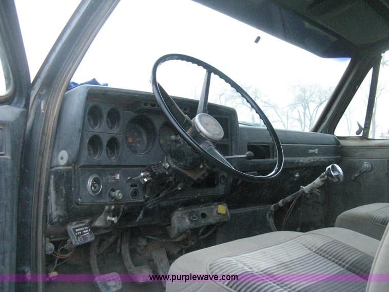 image for item E3304 1982 GMC TopKick semi truck