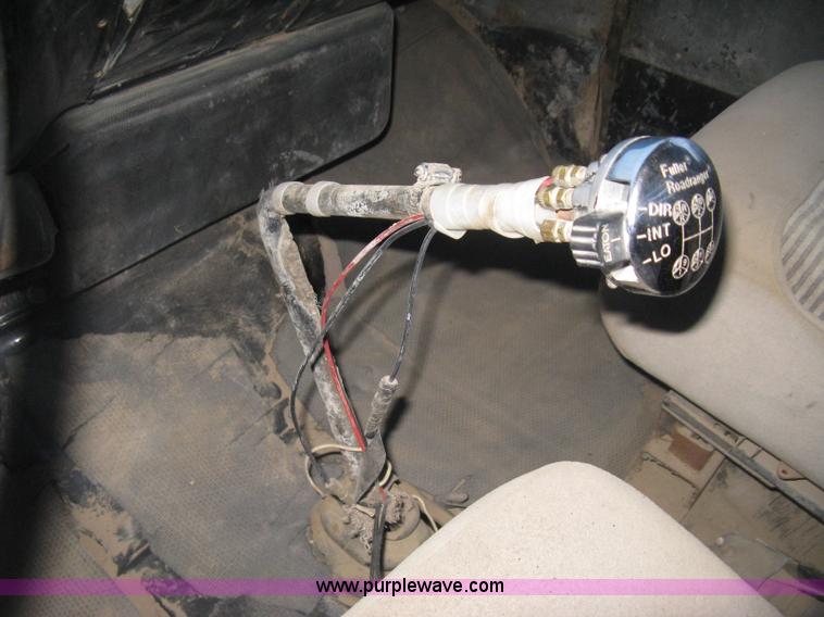 image for item E3304 1982 GMC TopKick semi truck