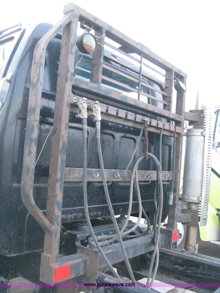 image for item E3304 1982 GMC TopKick semi truck