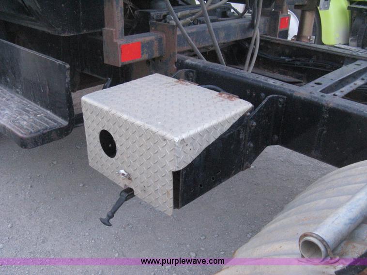 image for item E3304 1982 GMC TopKick semi truck