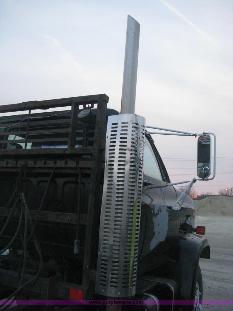 image for item E3304 1982 GMC TopKick semi truck