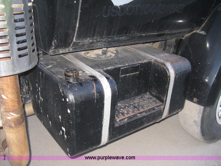 image for item E3304 1982 GMC TopKick semi truck