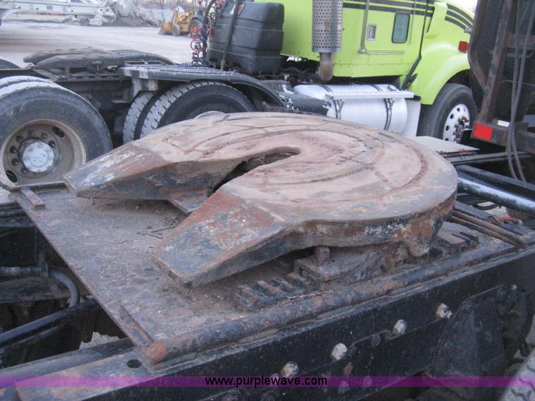 image for item E3304 1982 GMC TopKick semi truck