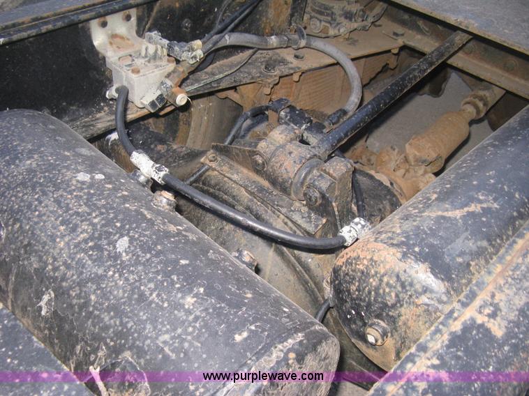 image for item E3304 1982 GMC TopKick semi truck