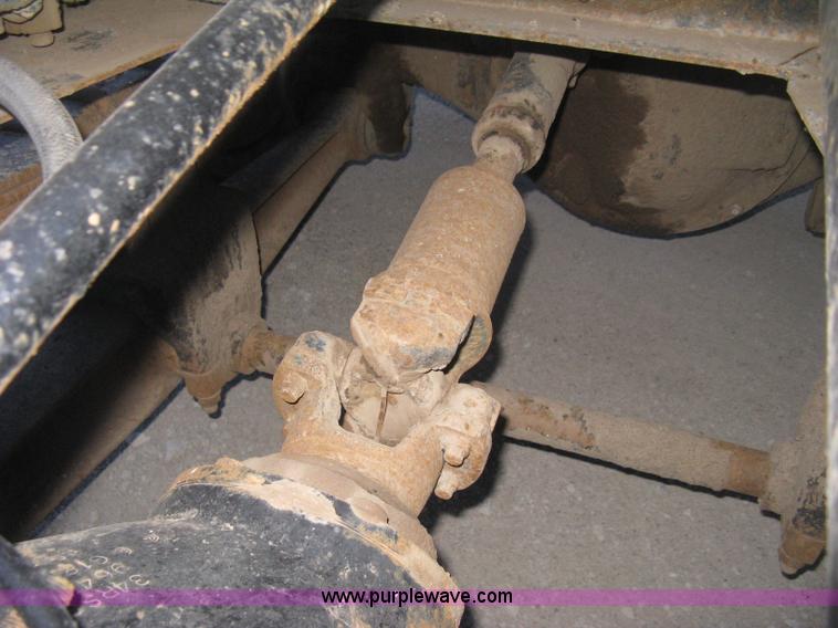 image for item E3304 1982 GMC TopKick semi truck