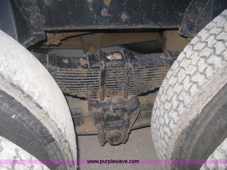 image for item E3304 1982 GMC TopKick semi truck