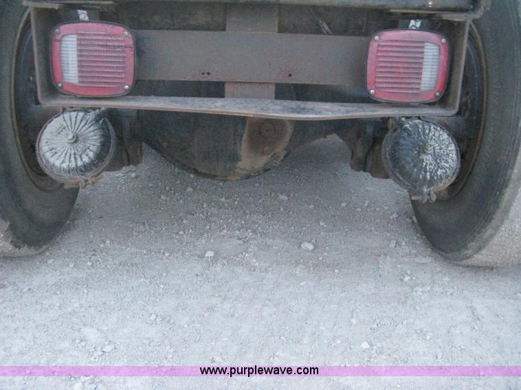 image for item E3304 1982 GMC TopKick semi truck