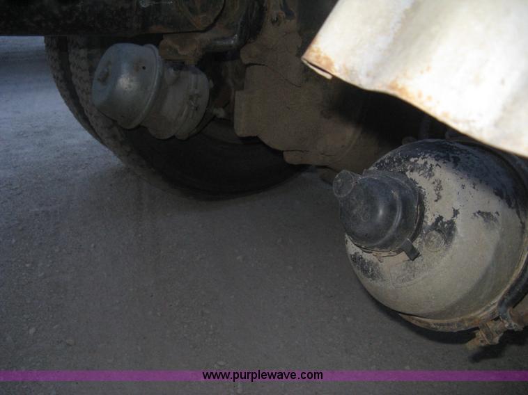 image for item E3304 1982 GMC TopKick semi truck