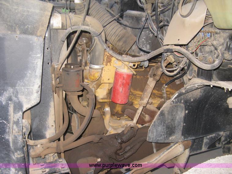 image for item E3304 1982 GMC TopKick semi truck