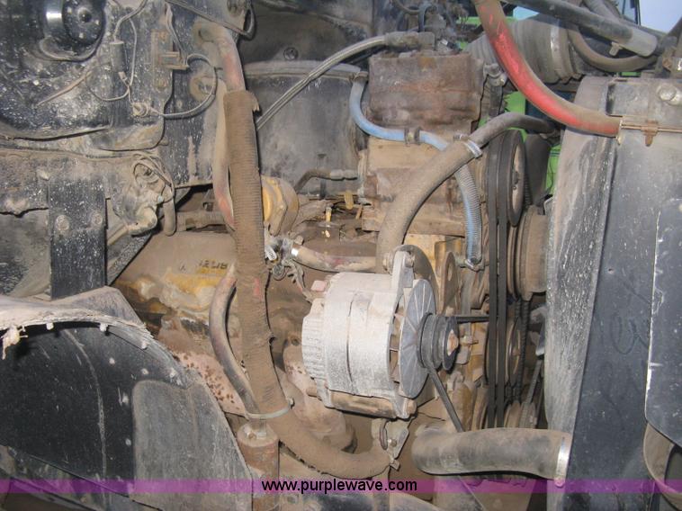 image for item E3304 1982 GMC TopKick semi truck