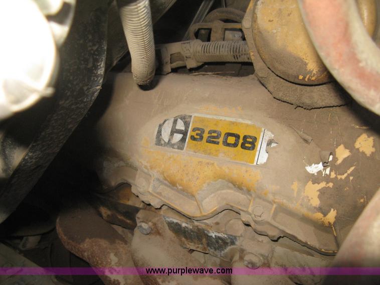 image for item E3304 1982 GMC TopKick semi truck