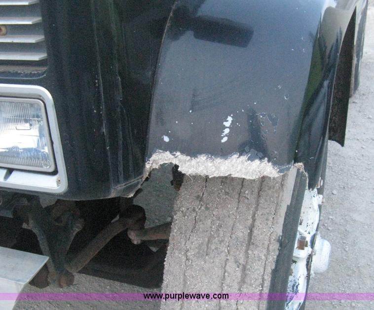 image for item E3304 1982 GMC TopKick semi truck