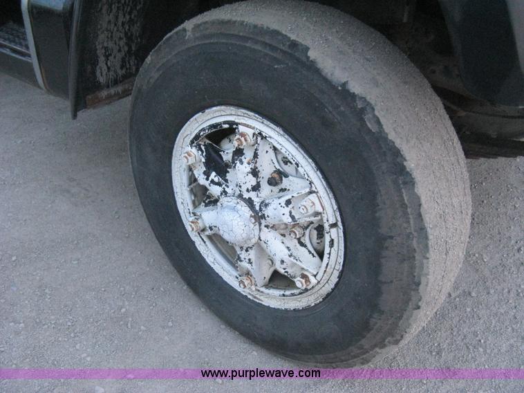 image for item E3304 1982 GMC TopKick semi truck