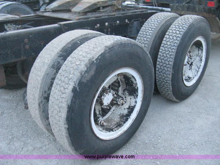 image for item E3304 1982 GMC TopKick semi truck