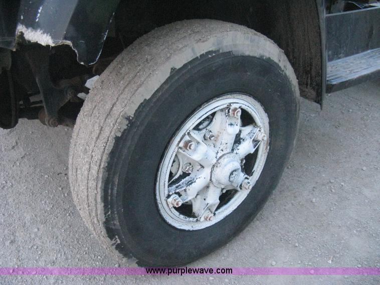 image for item E3304 1982 GMC TopKick semi truck