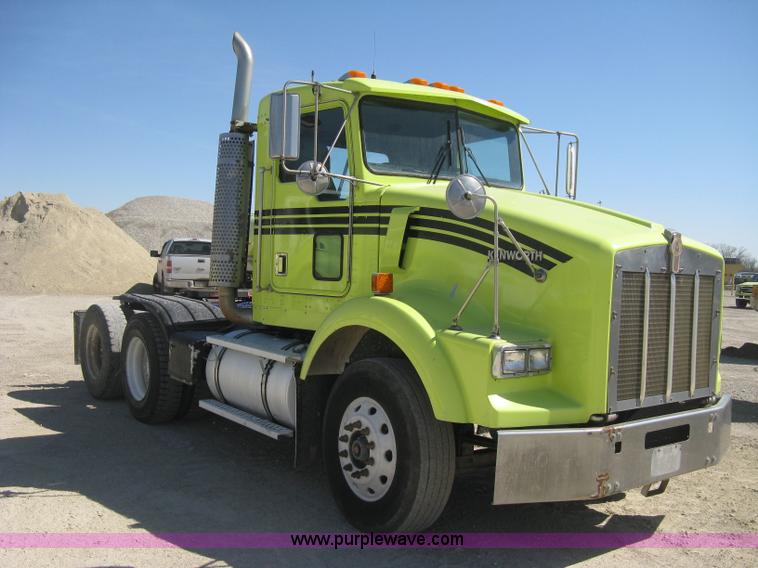 image for item E3305 1997 Kenworth T800 semi truck