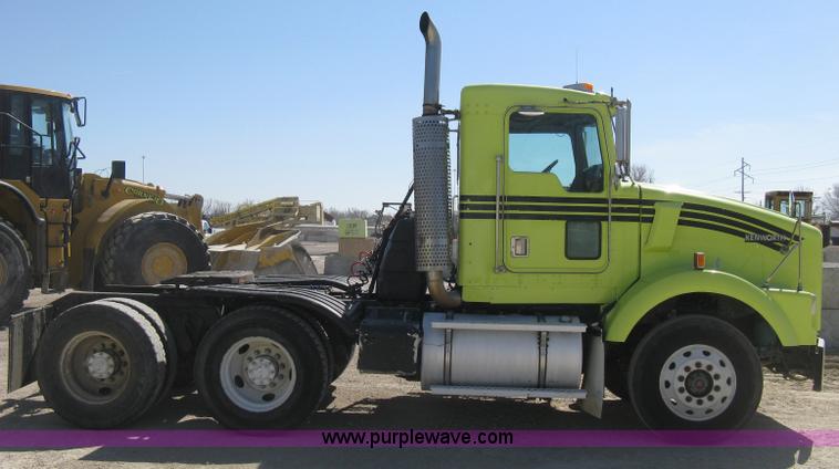 image for item E3305 1997 Kenworth T800 semi truck
