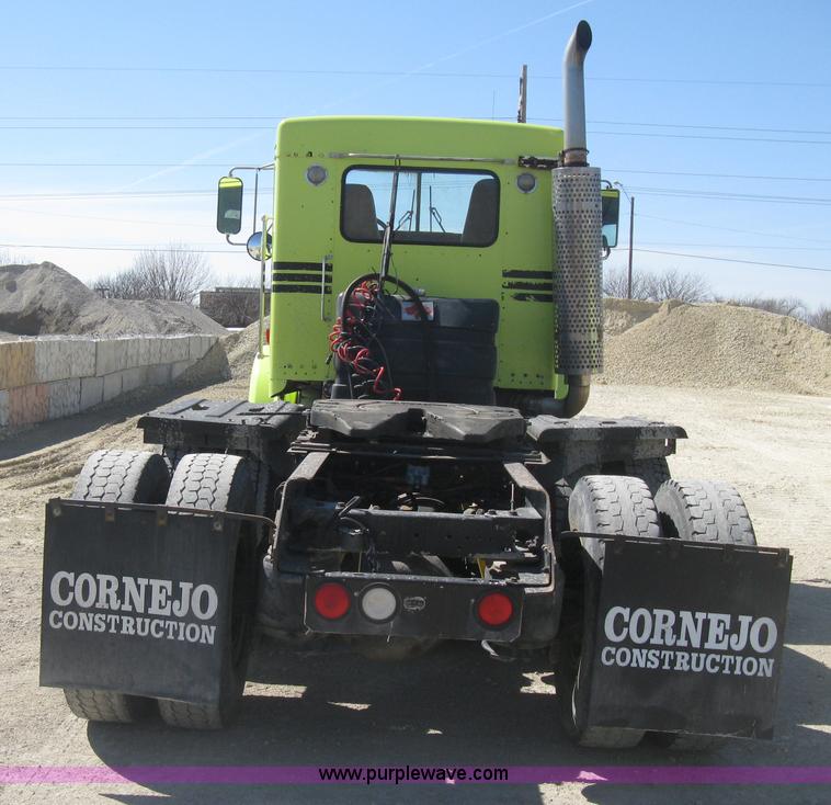 image for item E3305 1997 Kenworth T800 semi truck