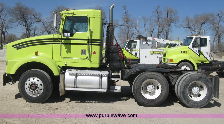 image for item E3305 1997 Kenworth T800 semi truck