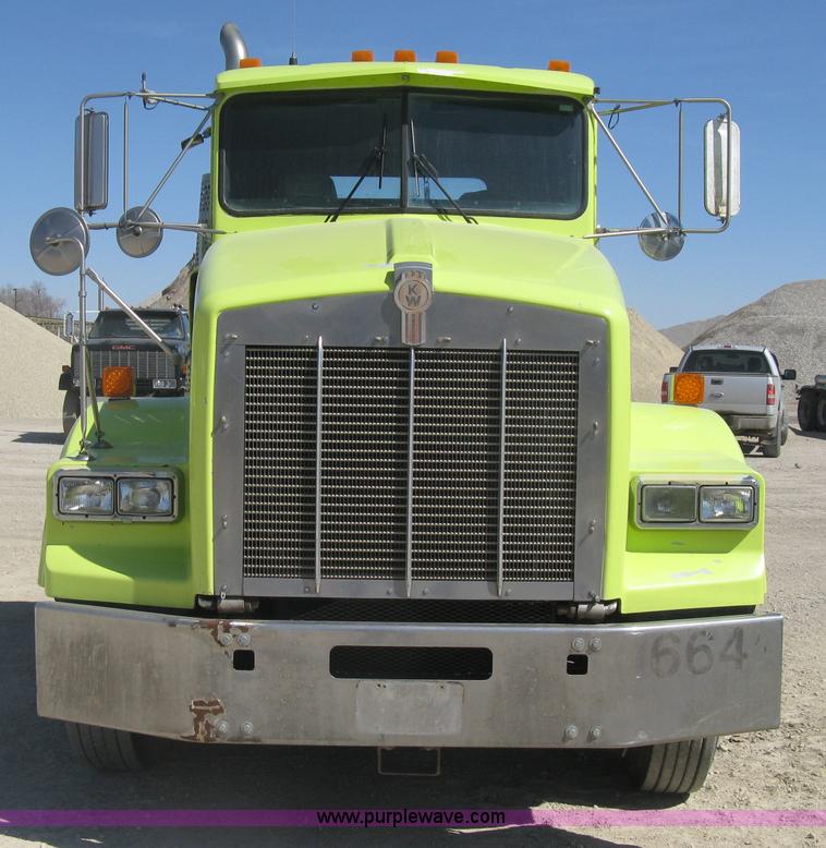 image for item E3305 1997 Kenworth T800 semi truck