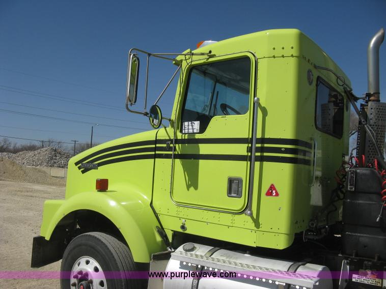 image for item E3305 1997 Kenworth T800 semi truck