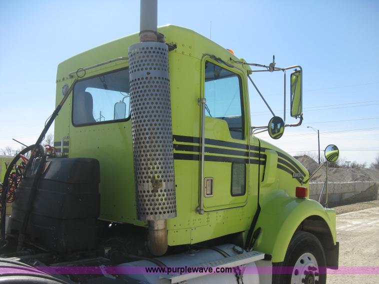 image for item E3305 1997 Kenworth T800 semi truck