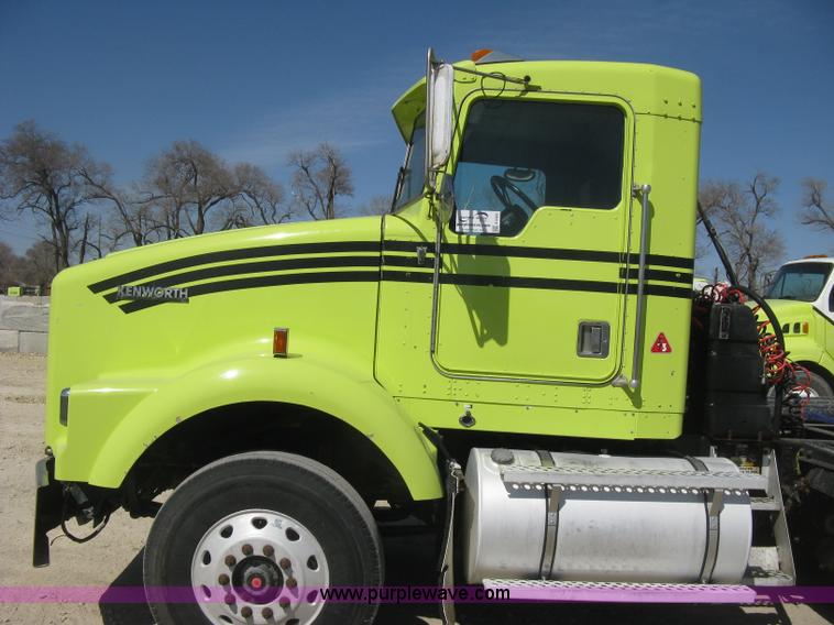 image for item E3305 1997 Kenworth T800 semi truck