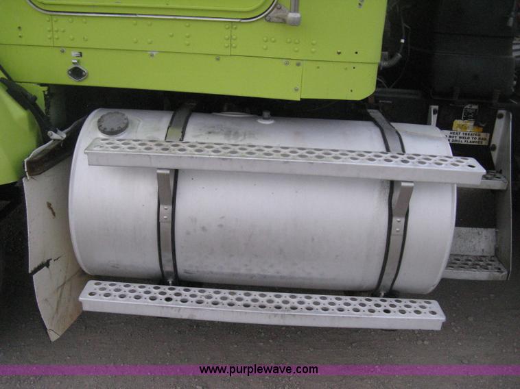 image for item E3305 1997 Kenworth T800 semi truck