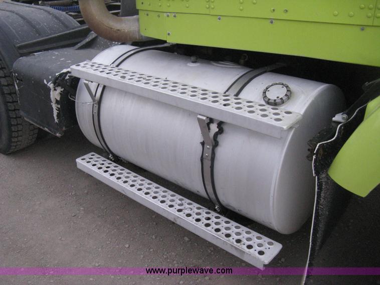 image for item E3305 1997 Kenworth T800 semi truck