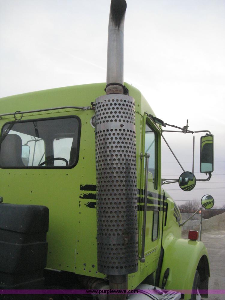 image for item E3305 1997 Kenworth T800 semi truck