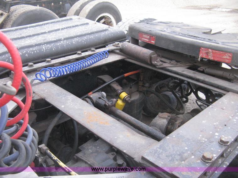 image for item E3305 1997 Kenworth T800 semi truck