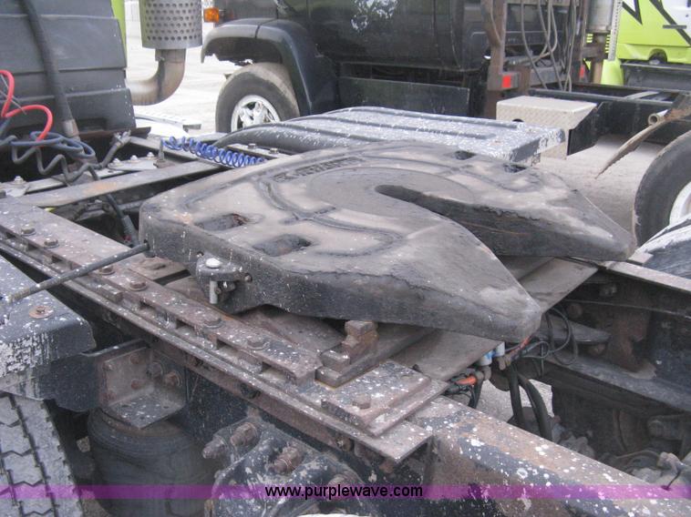 image for item E3305 1997 Kenworth T800 semi truck