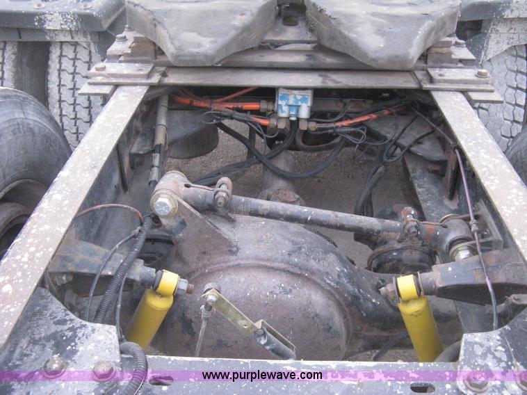 image for item E3305 1997 Kenworth T800 semi truck