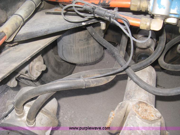 image for item E3305 1997 Kenworth T800 semi truck