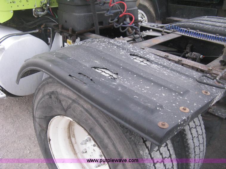 image for item E3305 1997 Kenworth T800 semi truck