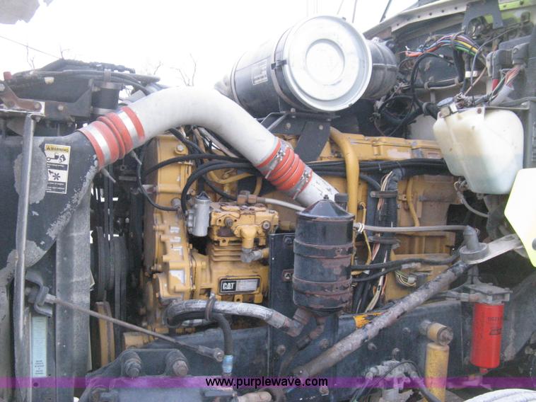 image for item E3305 1997 Kenworth T800 semi truck