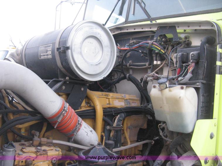 image for item E3305 1997 Kenworth T800 semi truck