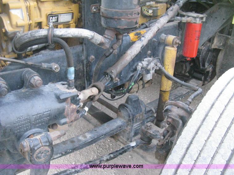 image for item E3305 1997 Kenworth T800 semi truck