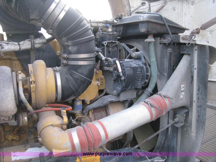 image for item E3305 1997 Kenworth T800 semi truck