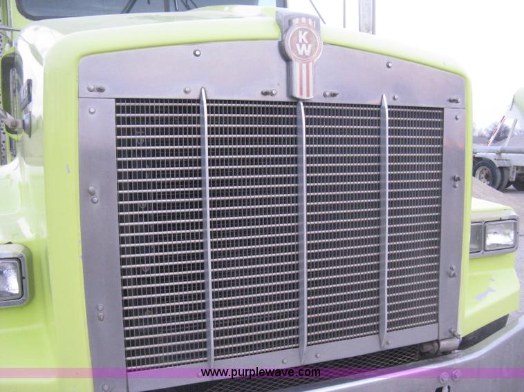 image for item E3305 1997 Kenworth T800 semi truck