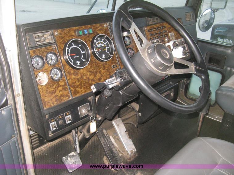 image for item E3305 1997 Kenworth T800 semi truck
