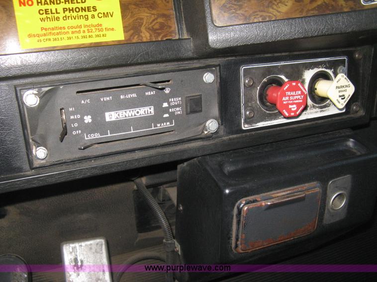 image for item E3305 1997 Kenworth T800 semi truck